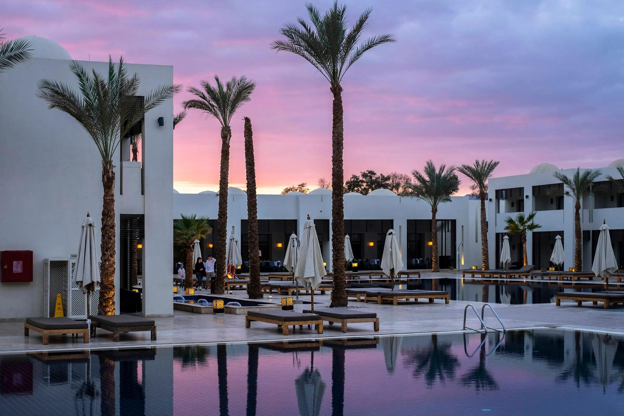 Premium-Hospitality mit Pool und Architektur